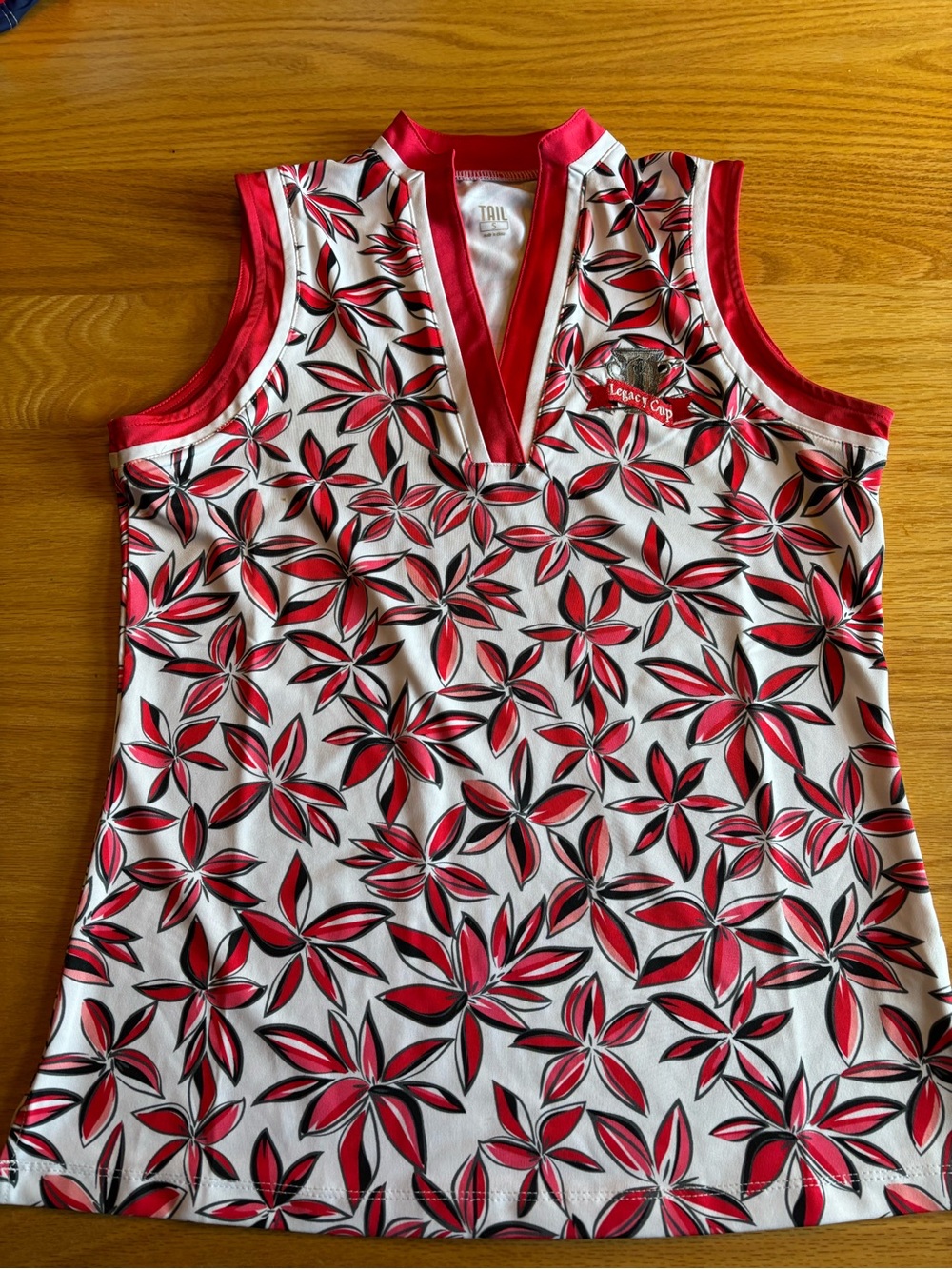 Women’s Tail Golf Top S “starflower” Pattern Red/black/white Legacy Cup Emblem